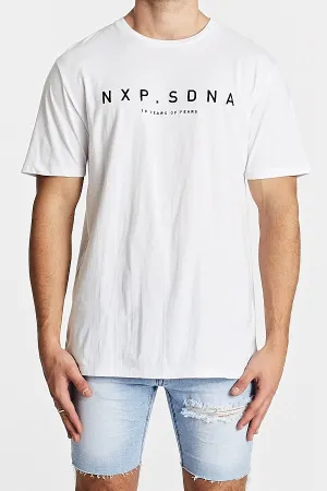 Nena Pasadena MENS BEHAVIOUR STEP HEM TEE - WHITE